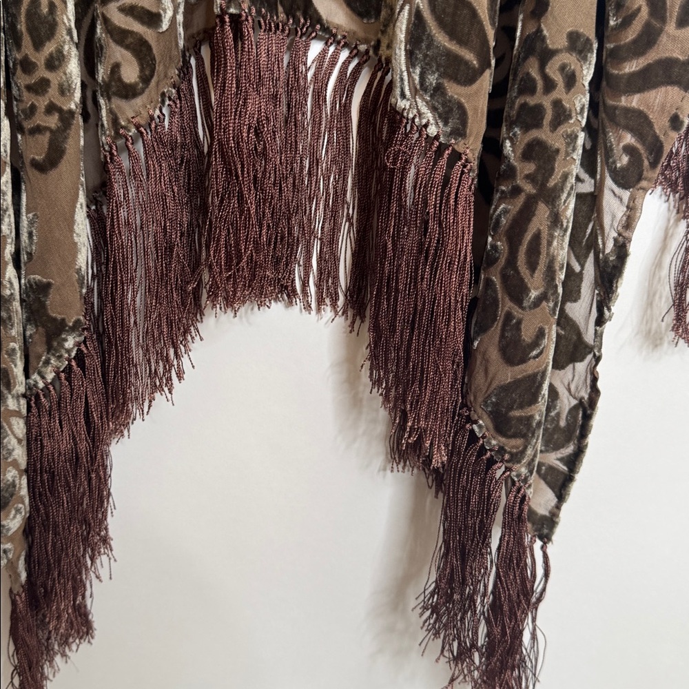 Chic Black and Brown Floral Kimono with Fringe - Picture 4 of 8